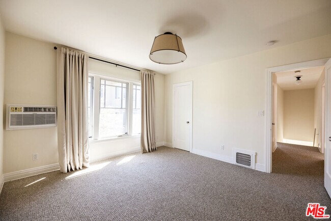 Building Photo - 824 Brent Ave