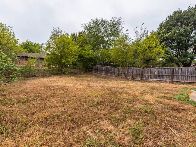 Building Photo - Fully Remodeled 4BR Home in East Austin – Modern Upgrades & Spacious Yard