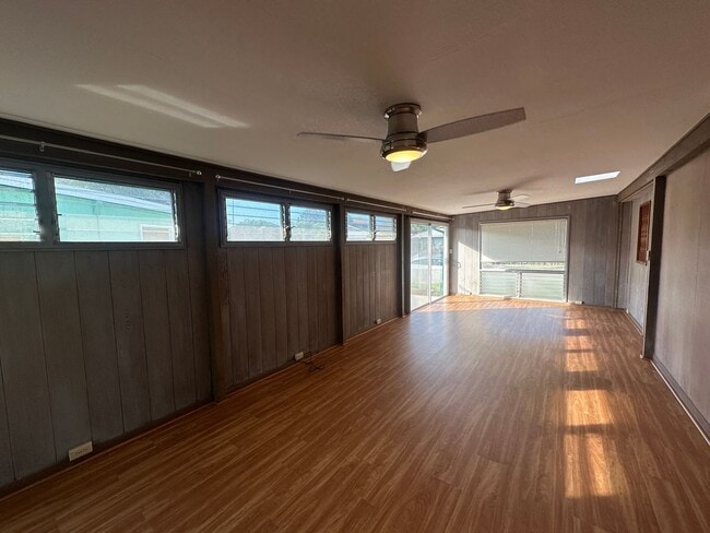 Building Photo - 929 Maniniholo St