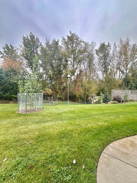 Building Photo - 1165 Vail Way N