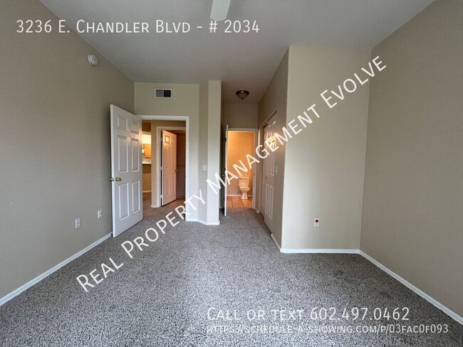 Building Photo - Awesome Phoenix Condo!