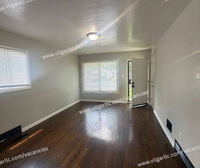 Building Photo - Newly updated 5 Bedrooms, 2- Bathroom Home