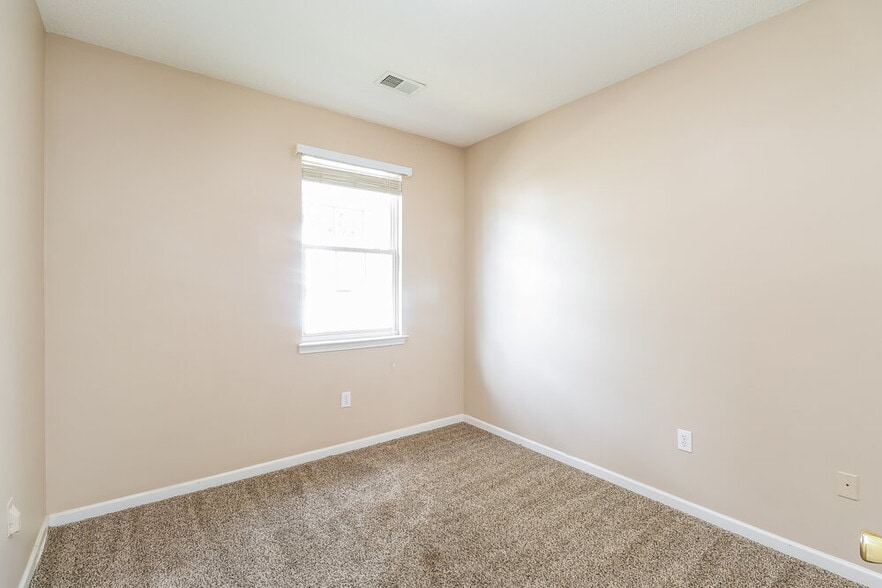 Building Photo - 8707 Meadowmont View Dr