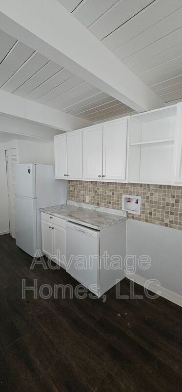 Building Photo - 938 N 71 St