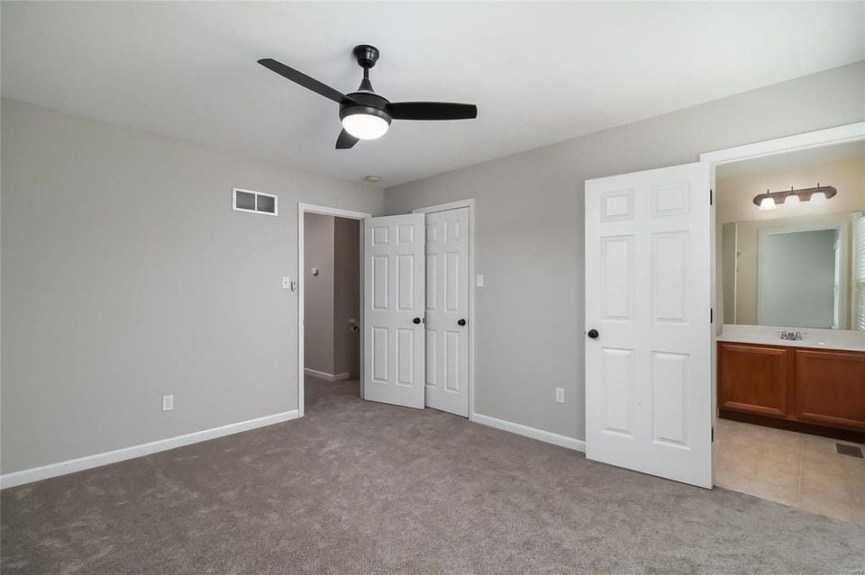 Master bedroom - 256 Countryshire Dr
