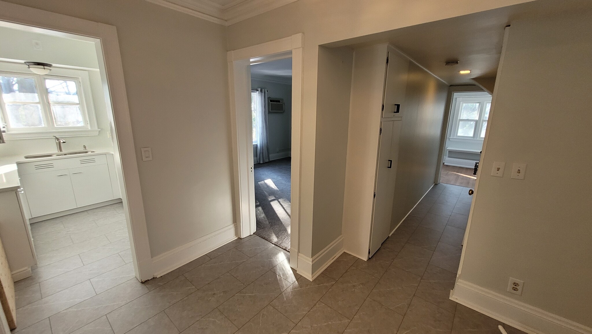 Building Photo - 516 Fountain St NE