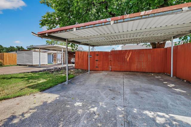 Building Photo - 1425 Brazos Dr