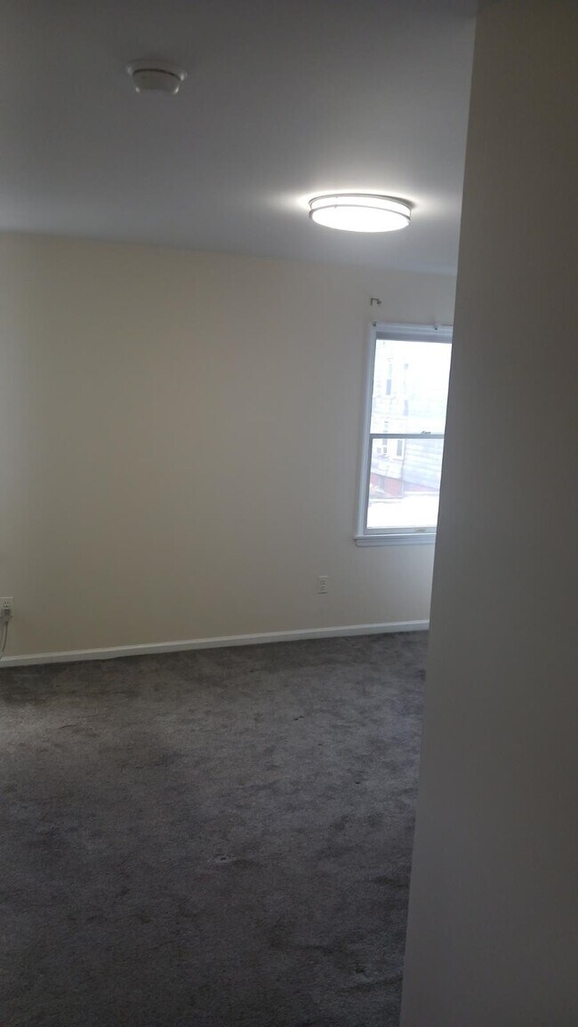 Building Photo - 316 Linden Ave