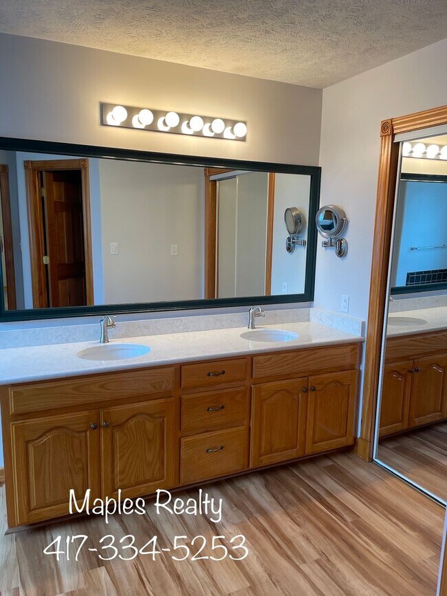 Building Photo - VERY NICE 3 bedroom home in Branson, MO fo...