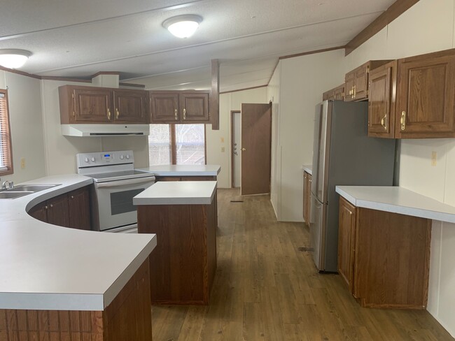 Building Photo - 915 Boulder Bluff