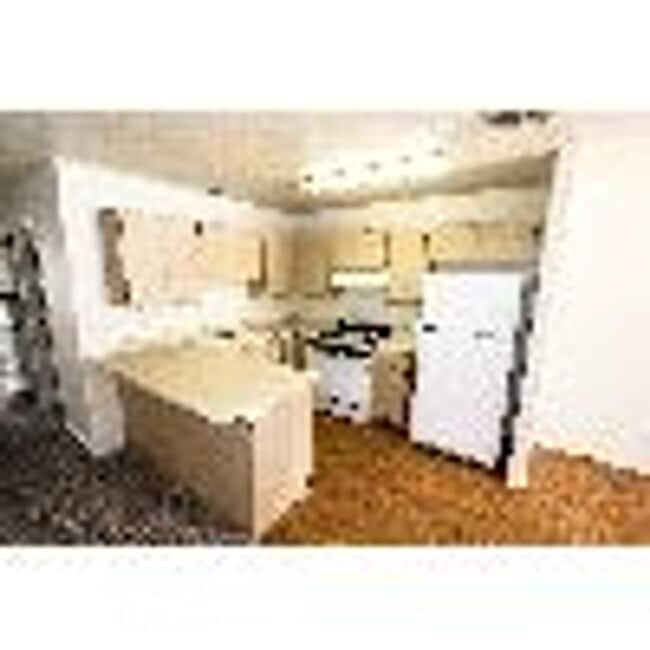 Building Photo - 8100 E Lakeshore Dr