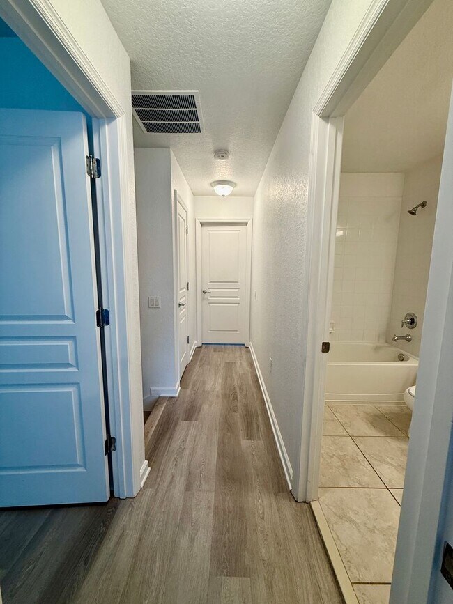 Building Photo - Lake Sawyer - Luxury 3/2.5 Condo
