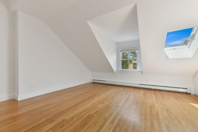 Building Photo - 71 Rutland St