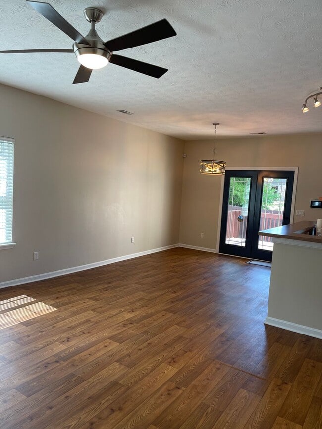 Building Photo - Meticulously Maintained Ranch