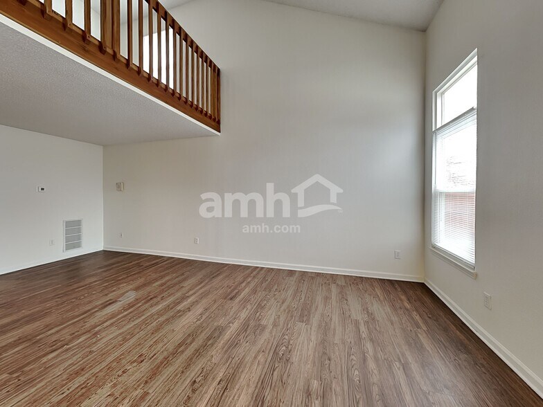 Building Photo - 1676 Sweetwater Ln