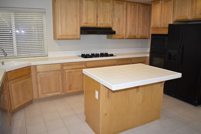 Building Photo - 630 Rogers Cir