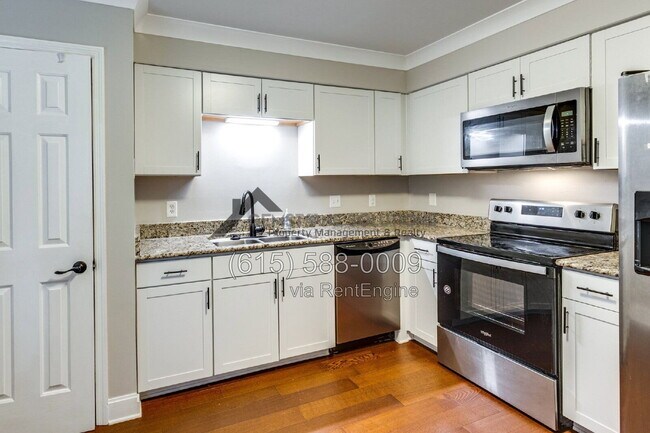 Building Photo - 717 Fox Ridge Dr