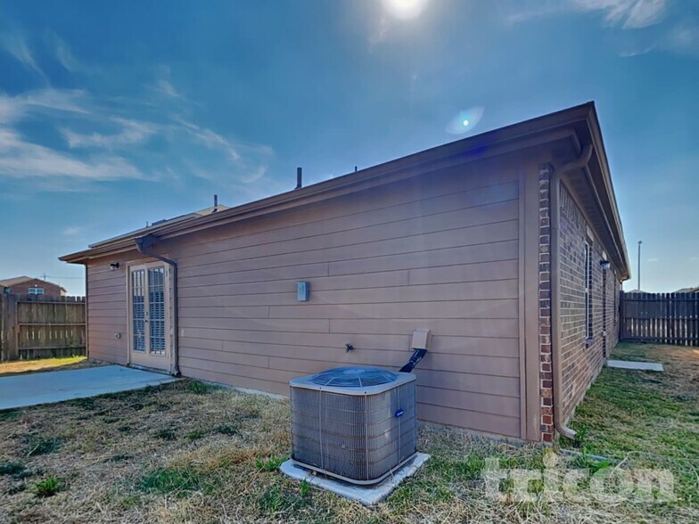 Building Photo - 2322 Oyster Bay Ave