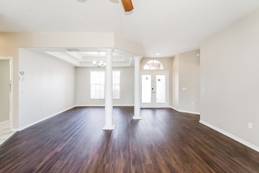 Building Photo - 8712 Cypress Lakes Blvd