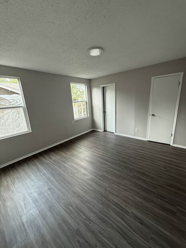 Building Photo - 6800 Bryonwood Dr