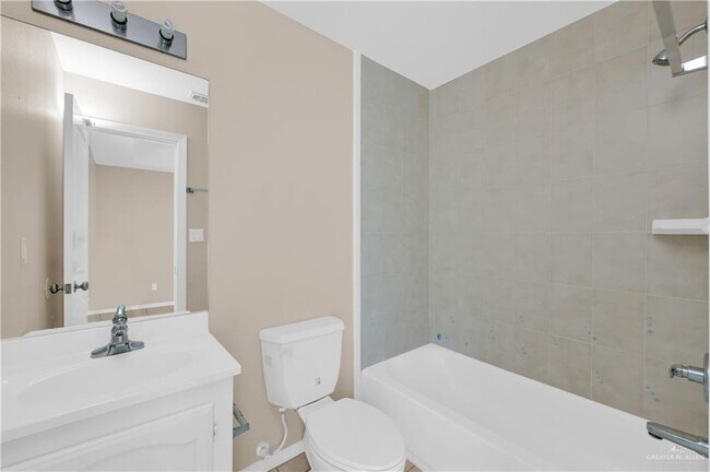 Building Photo - 15 West Dr