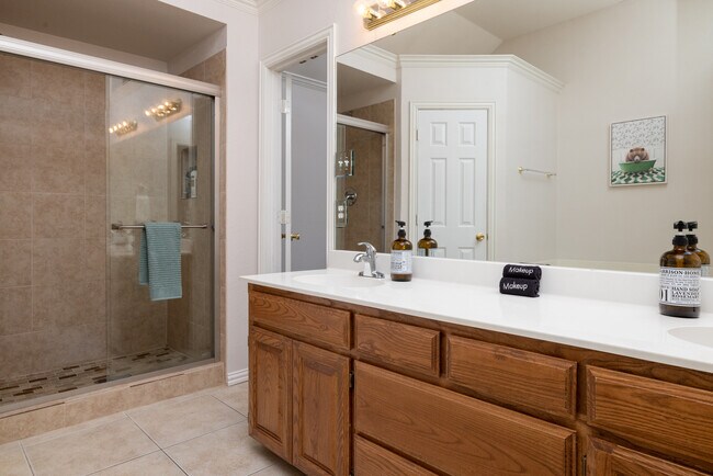 Building Photo - 2524 Coffey Dr