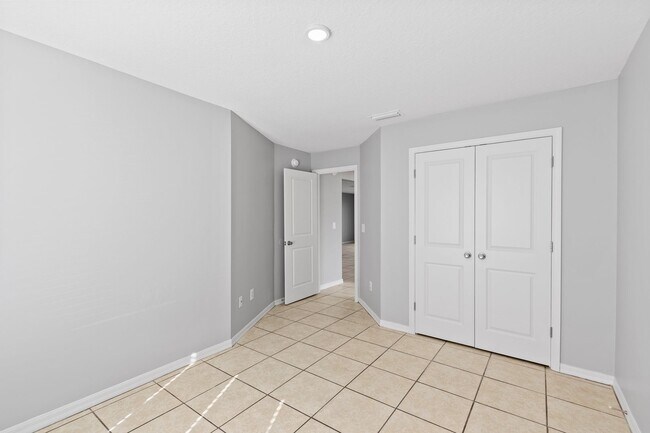 Building Photo - NEWLY RENOVATED 3/2 Duplex near Sleepy Hollow Sports Complex in Leesburg