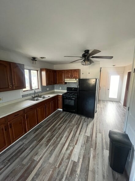 Kitchen - 81 Firestone St