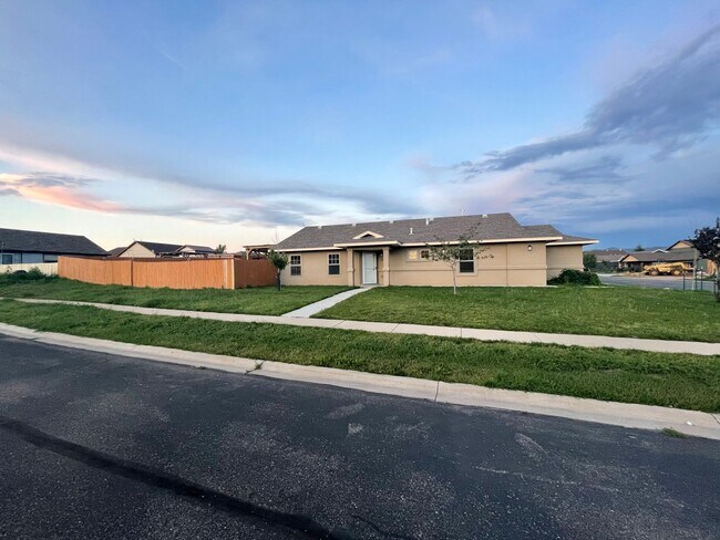 Building Photo - Corner Lot House in Bayfield 3bd/2ba