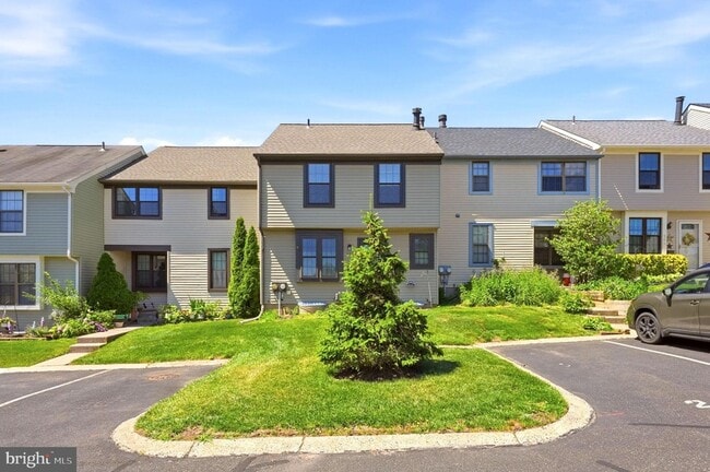 Building Photo - 204 Livingston Ct
