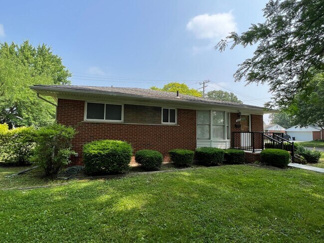 Building Photo - 3 Bedroom Home in Frasier