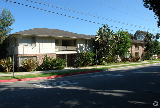 Building Photo - 118-140 E Sola St