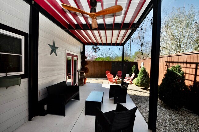 Building Photo - 3330 Beran Dr
