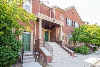Building Photo - 29415 Glen Oaks Blvd E
