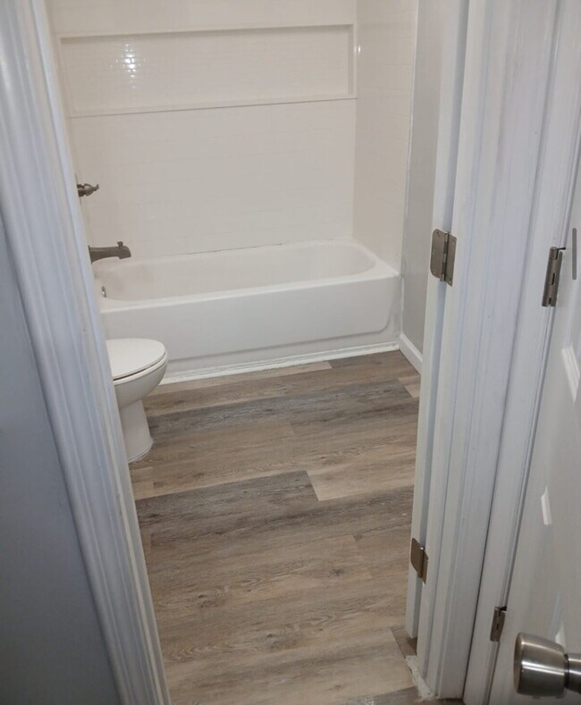 Building Photo - Private Basement Apartment with 2 Beds and...