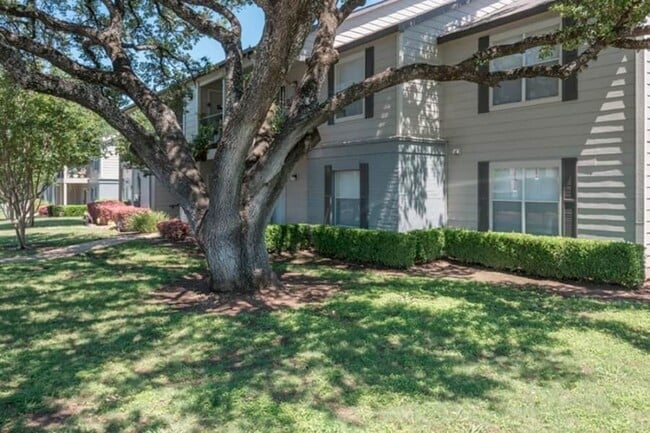 Building Photo - Elevate Apartments