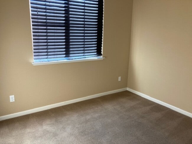 Building Photo - 2285 Rutland Ct