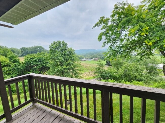 Building Photo - 184 Ridgeview St