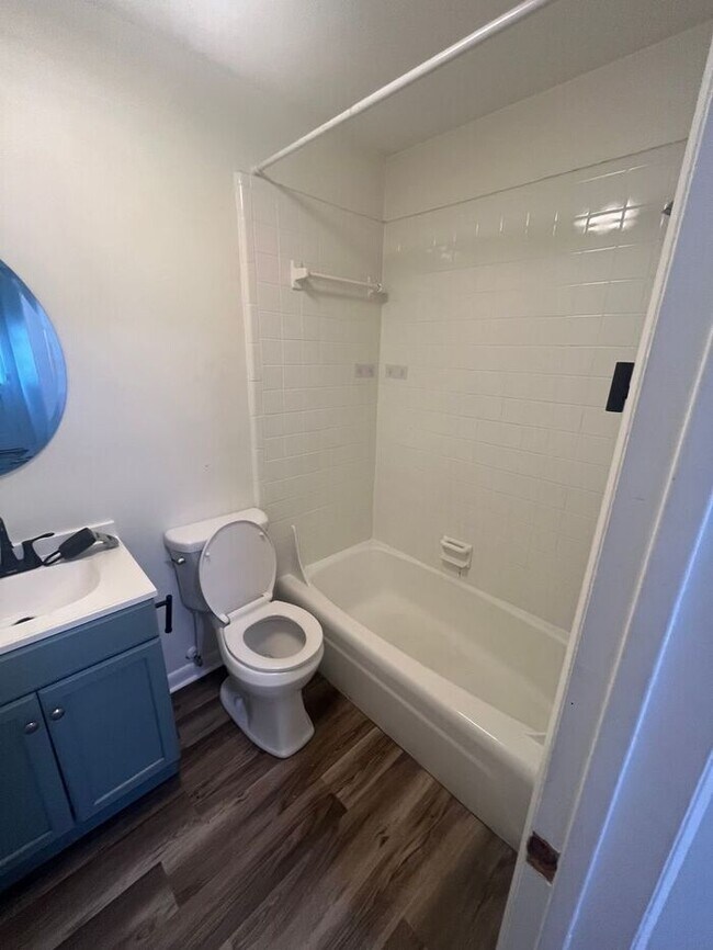 Building Photo - Charming and updated 2-bedroom, 1-bath duplex conveniently located in Durham