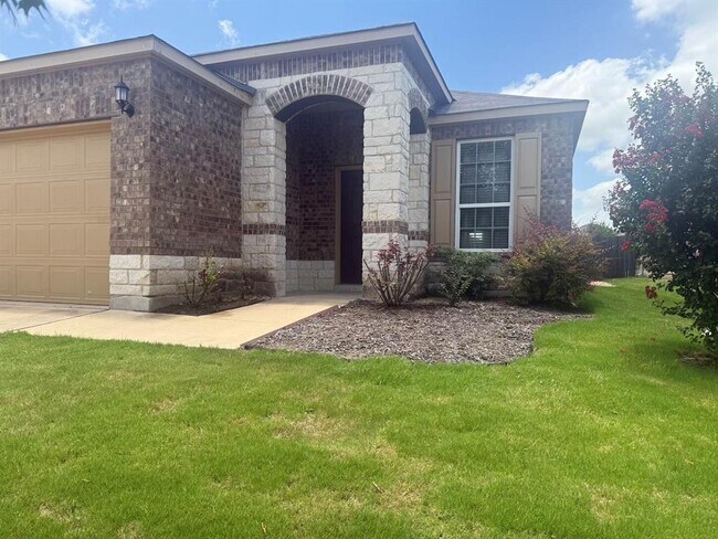 Building Photo - 352 Martha Dr