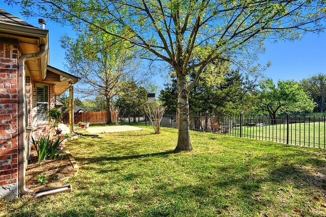 Building Photo - 3815 Sumner Ct