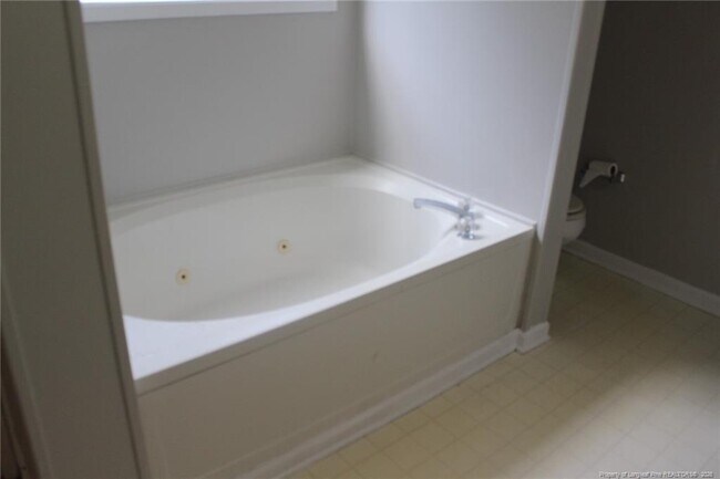 Building Photo - 325 Waterdown Dr
