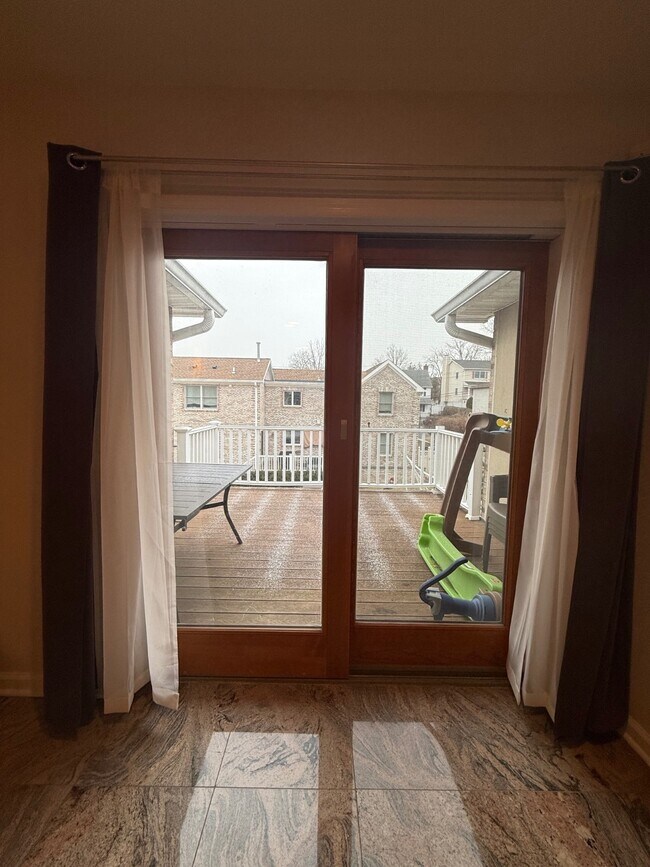 Building Photo - 23 Sunnyside Ter