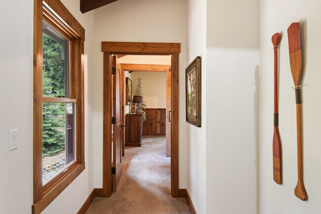 Building Photo - 1325 Canterbury Dr