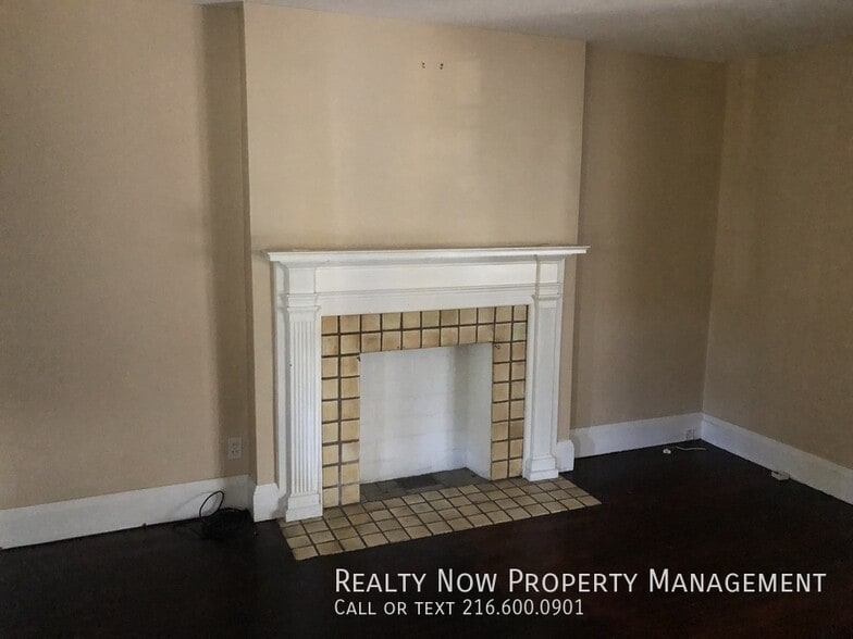 Building Photo - 1499 Maple Rd