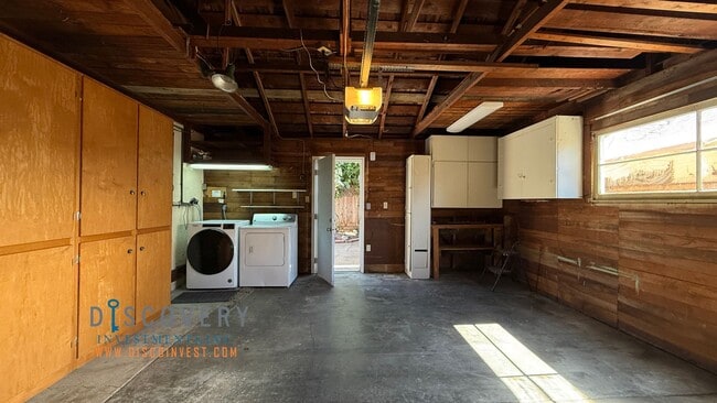 Building Photo - Ranch Style Home with Outdoor Space