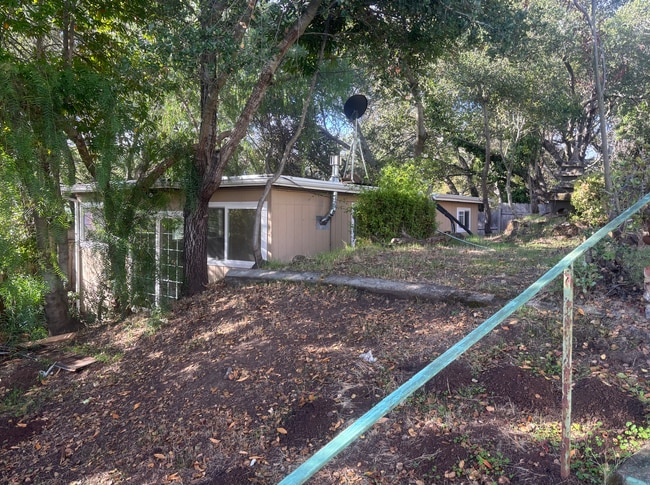 Building Photo - 552