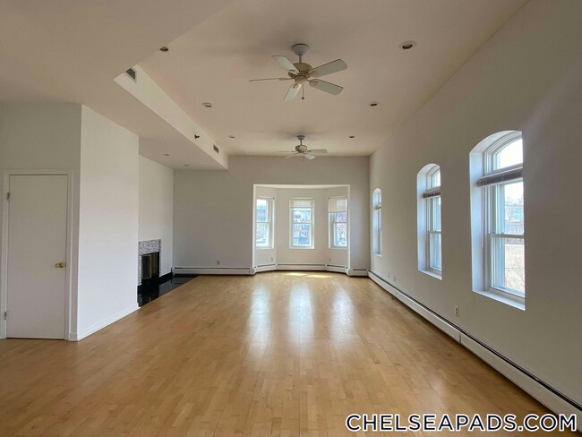 Building Photo - 37 Winnisimmet St