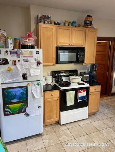 Building Photo - 121 Calumet St