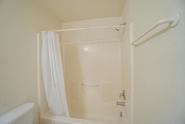 Building Photo - THREE BEDROOM TOWNHOME WITH GARAGE ACROSS FROM SHOPPING AND DINING